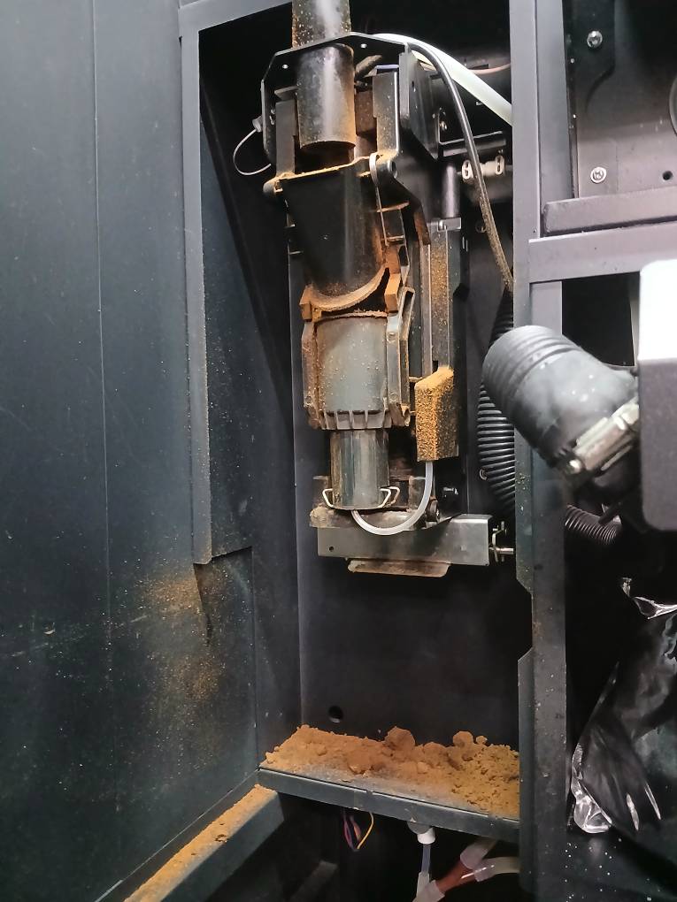 coffee powder spilled out of tamper